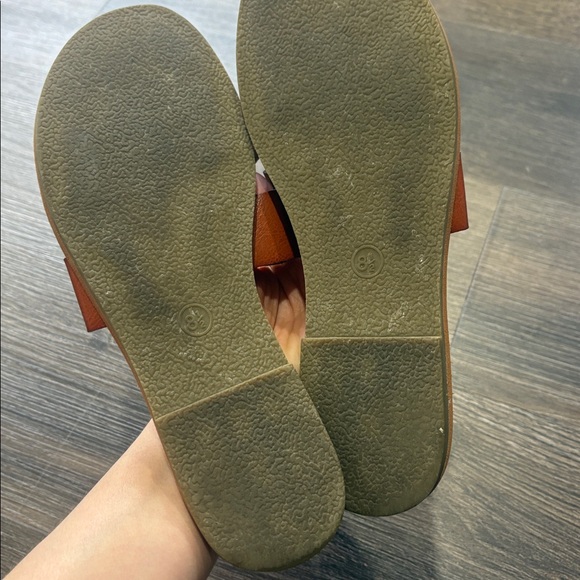 Universal Thread Leather Slide Sandals - Picture 4 of 5